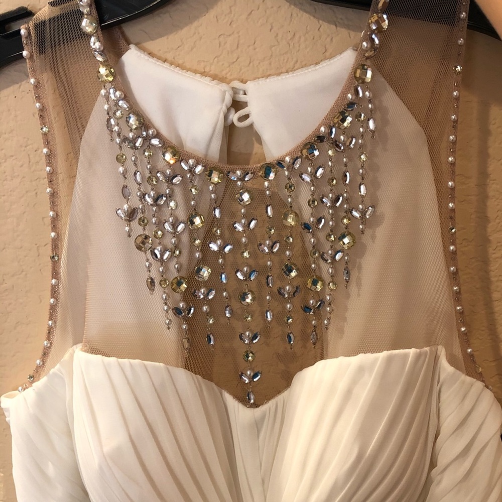 NWT Adrianna Papell size 8 ivory w/ embellishment